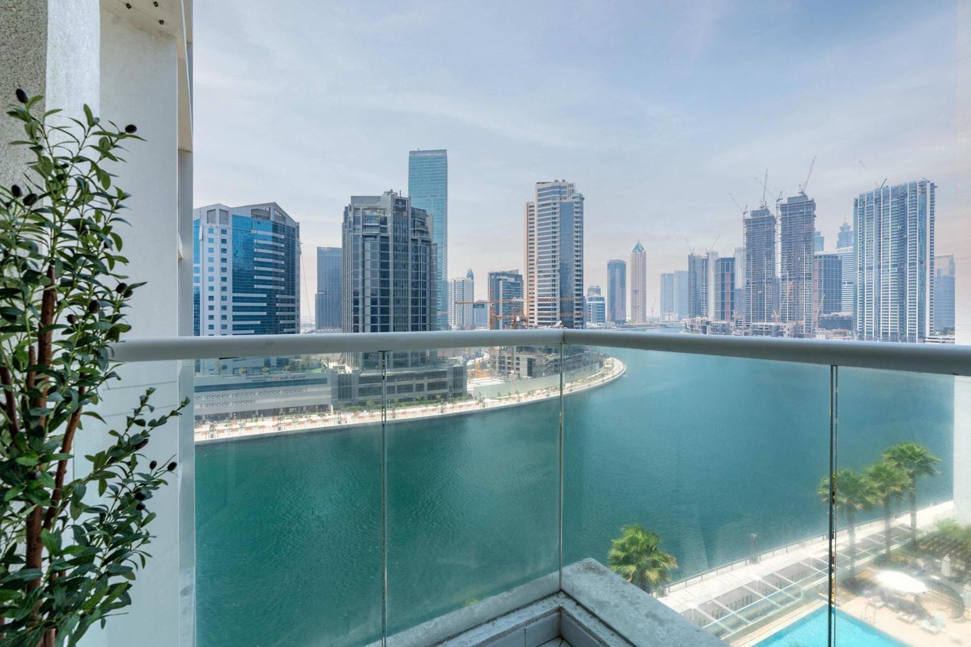 Luxury Canal-view Apartment Dubai