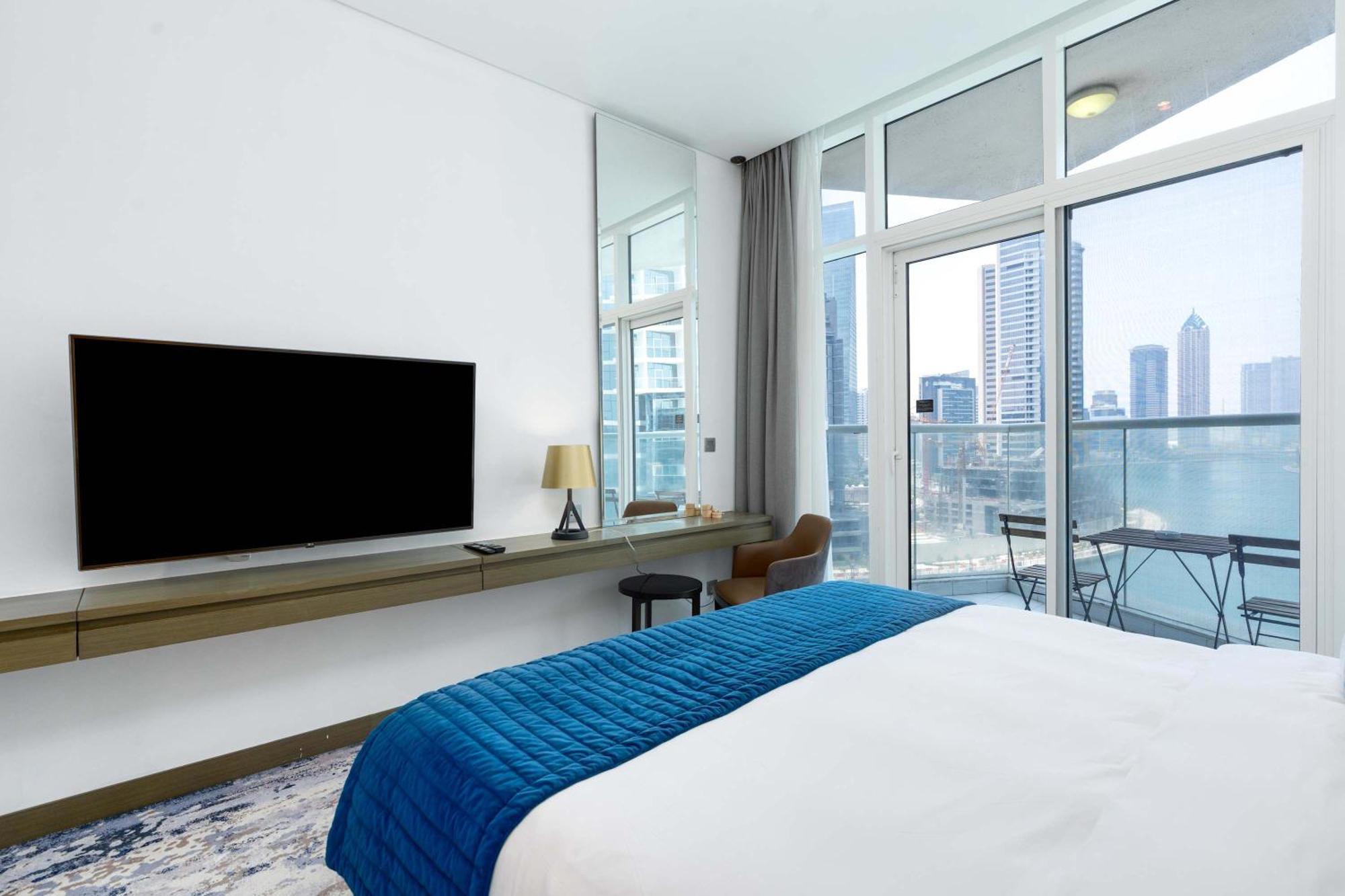 Luxury Canal-view Apartment