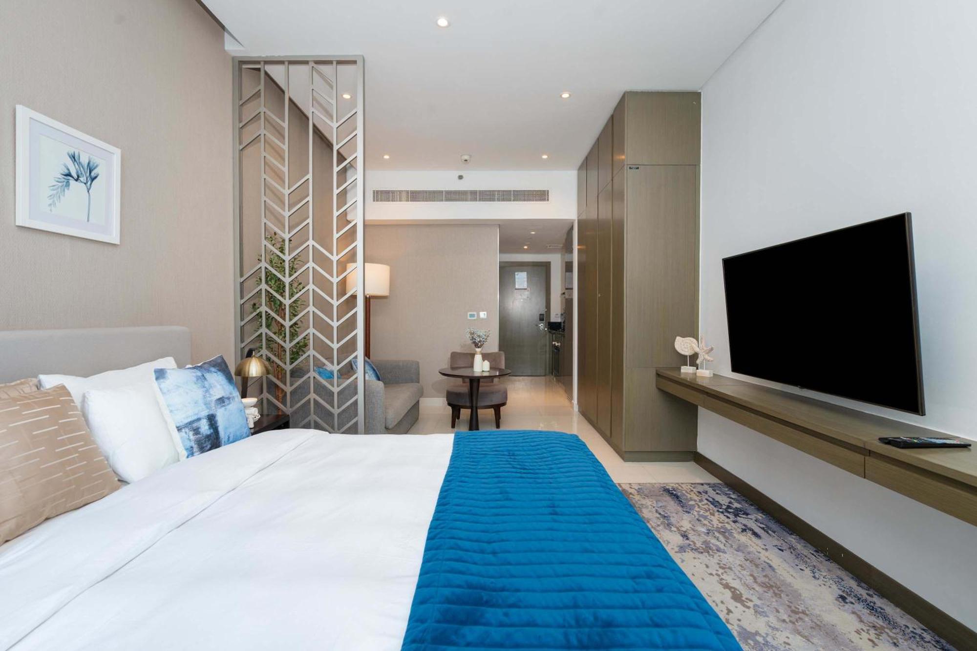 Luxury Canal-view Apartment